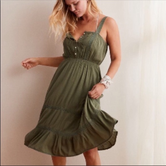 American Eagle Outfitters Dresses & Skirts - Aerie American Eagle Green Crochet Trim Midi Dress